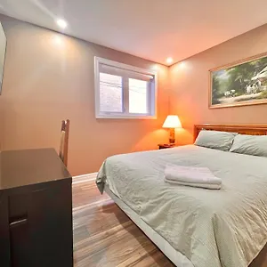 Upgraded With Bath 7-min To Subway Near Downsview Rogers Stadium Habitación en casa particular
