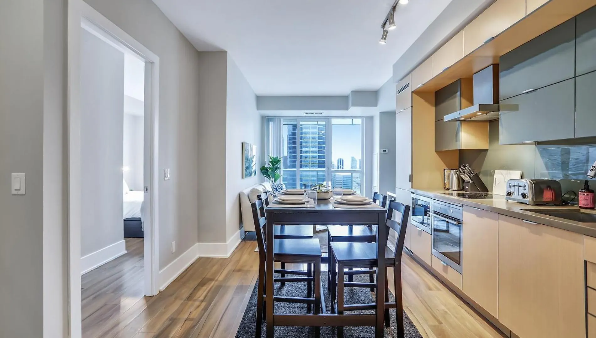 Downtown Suites With Free Parking Toronto Canada