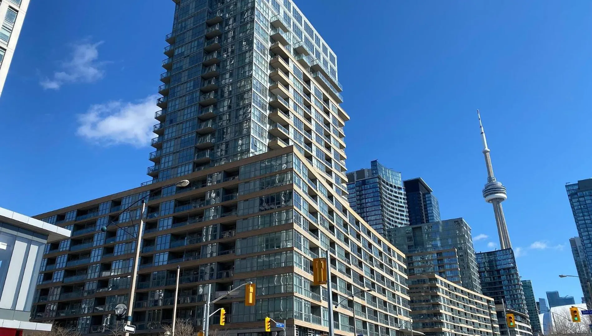 Downtown Suites With Free Parking Toronto