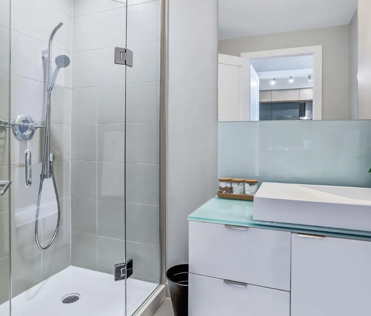 Apartment Downtown Suites With Free Parking Toronto